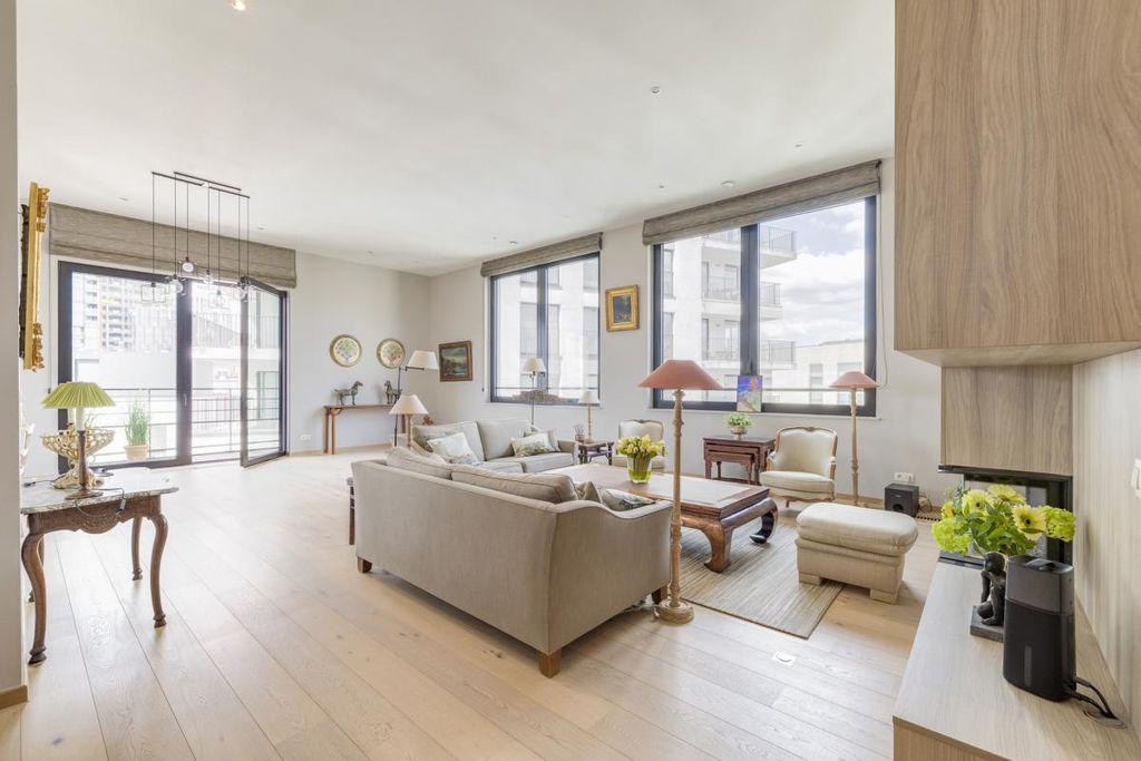 Property photo 2 of 25