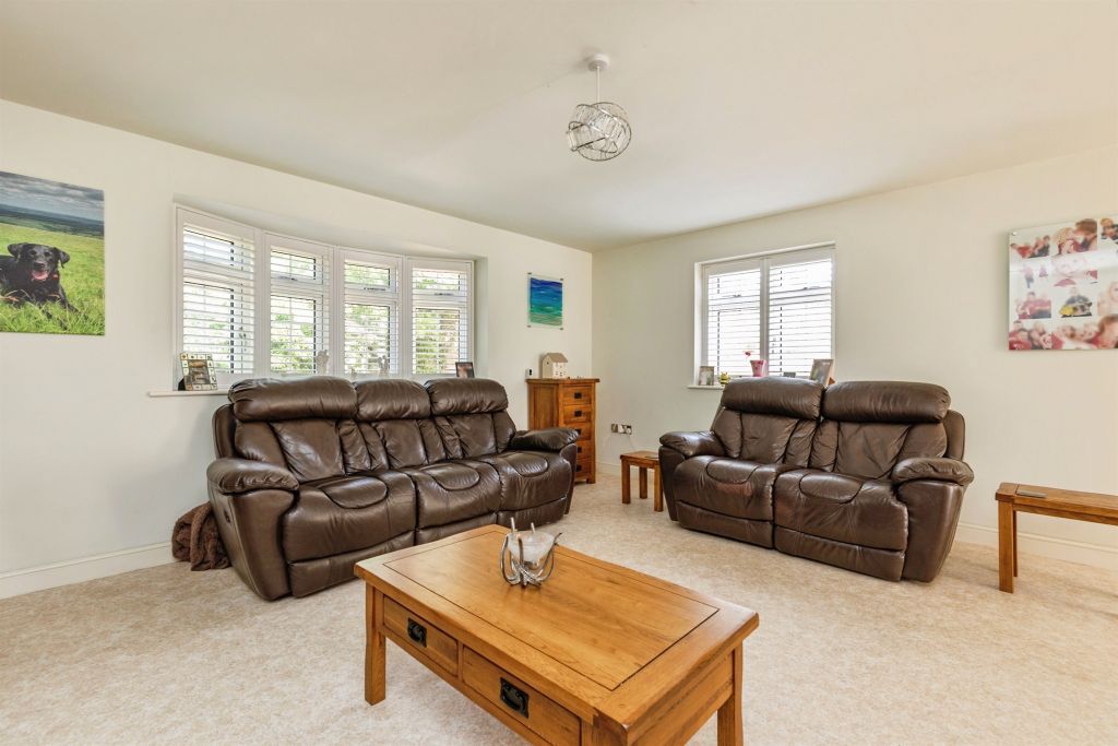 Property photo 3 of 33