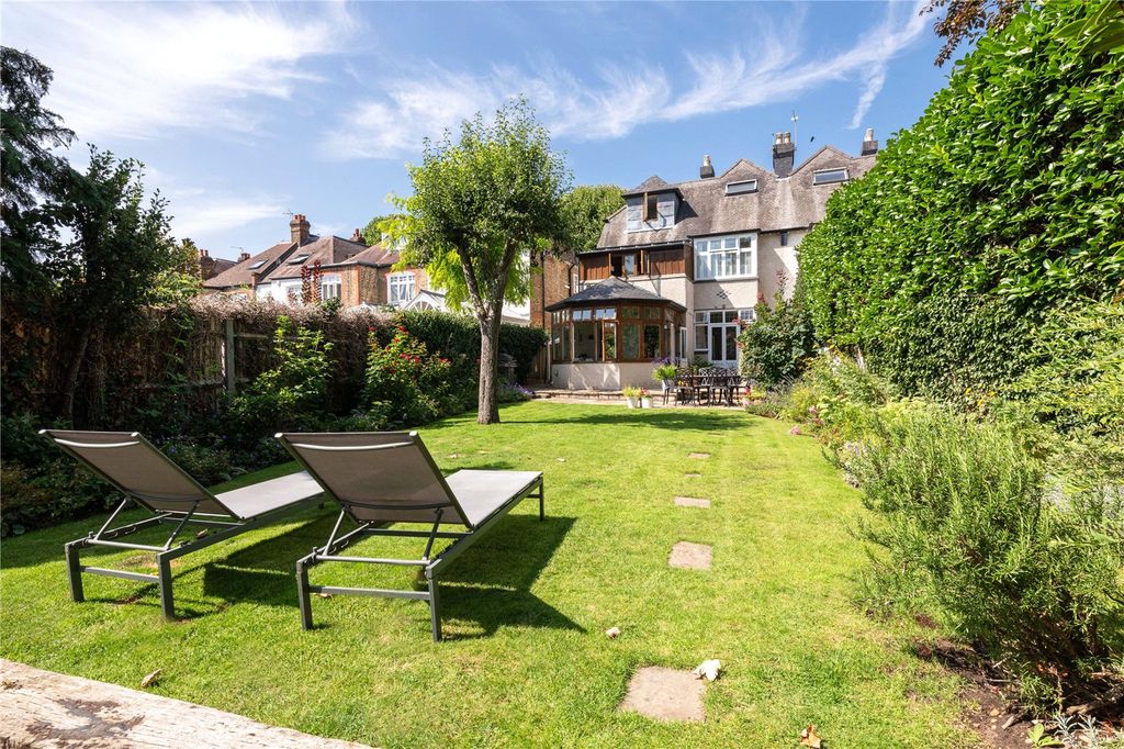 Property photo 1 of 17 Garden