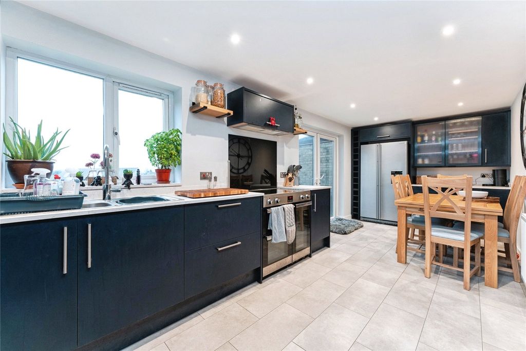 Property photo 2 of 19 Picture No. 12