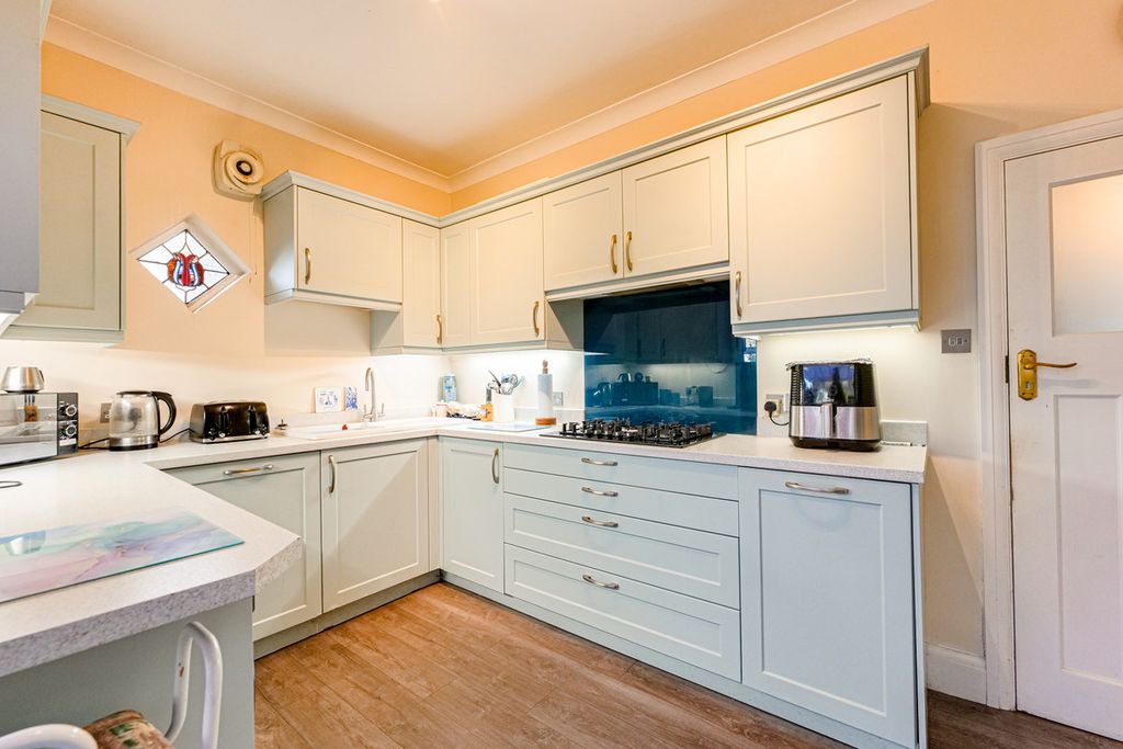 Property photo 2 of 26