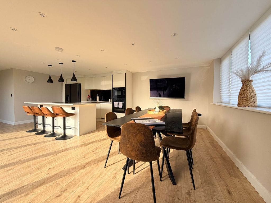 Property photo 3 of 39