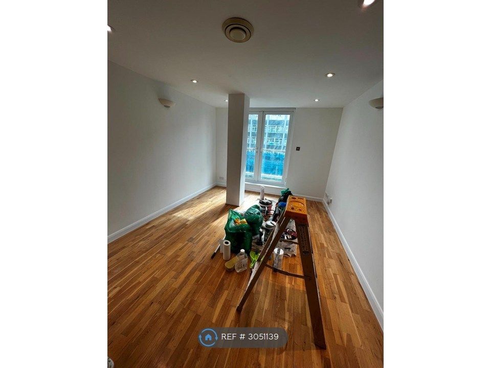 Property photo 3 of 20 Living Room