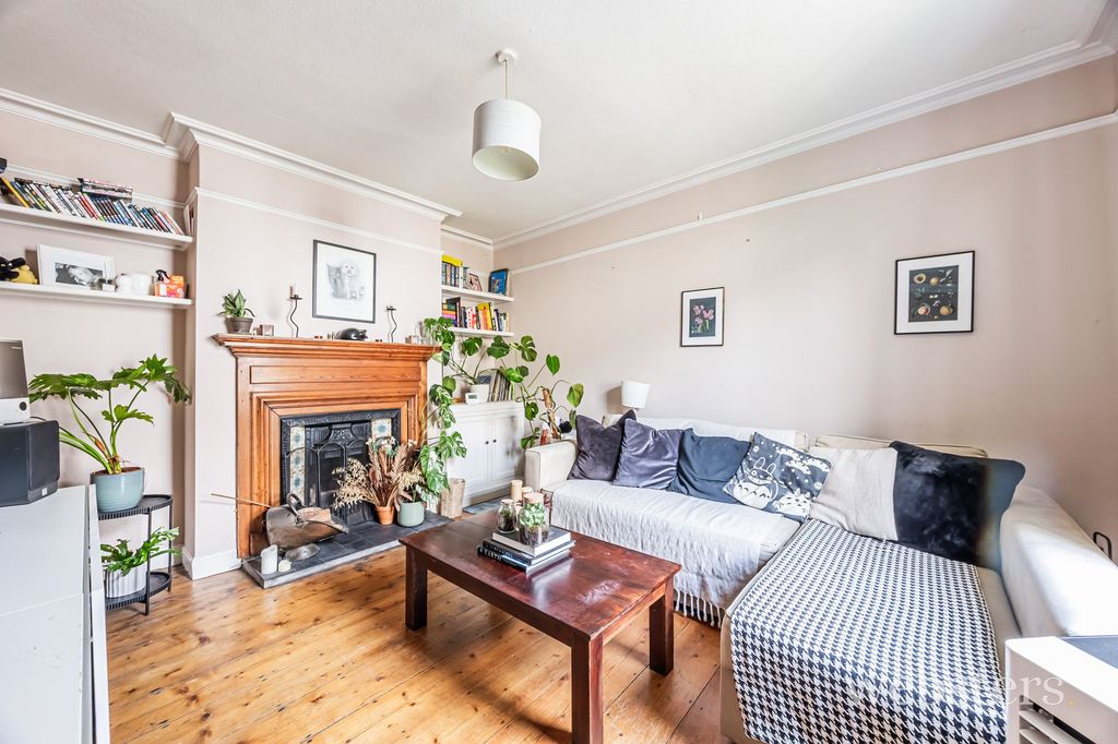 Property photo 2 of 12