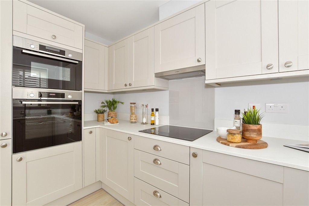 Property photo 3 of 11 Kitchen