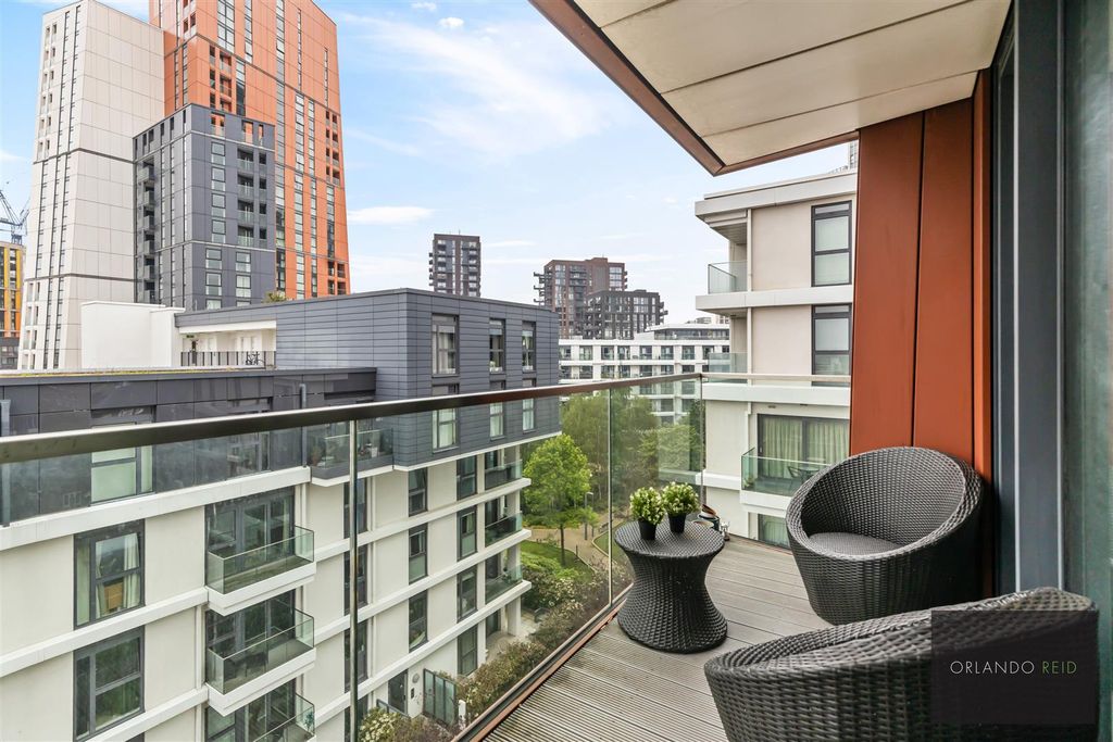Property photo 2 of 17 Flat 45, Pinto Tower Sw8 2Fs-1.Jpg