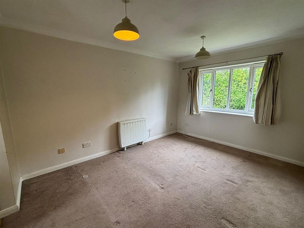 Property photo 2 of 9 Living/Dining Room