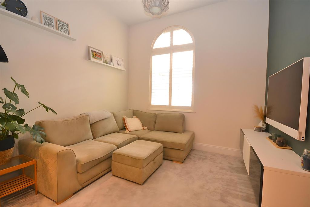 Property photo 3 of 8 2.Jpg