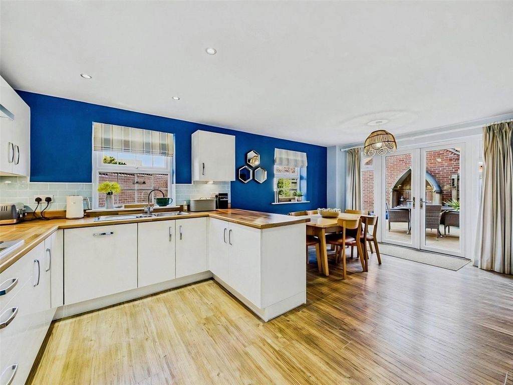 Property photo 2 of 14 Picture No. 15