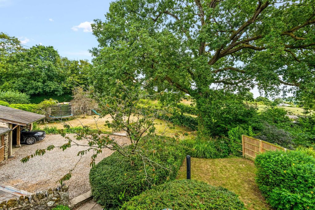 Property photo 3 of 27