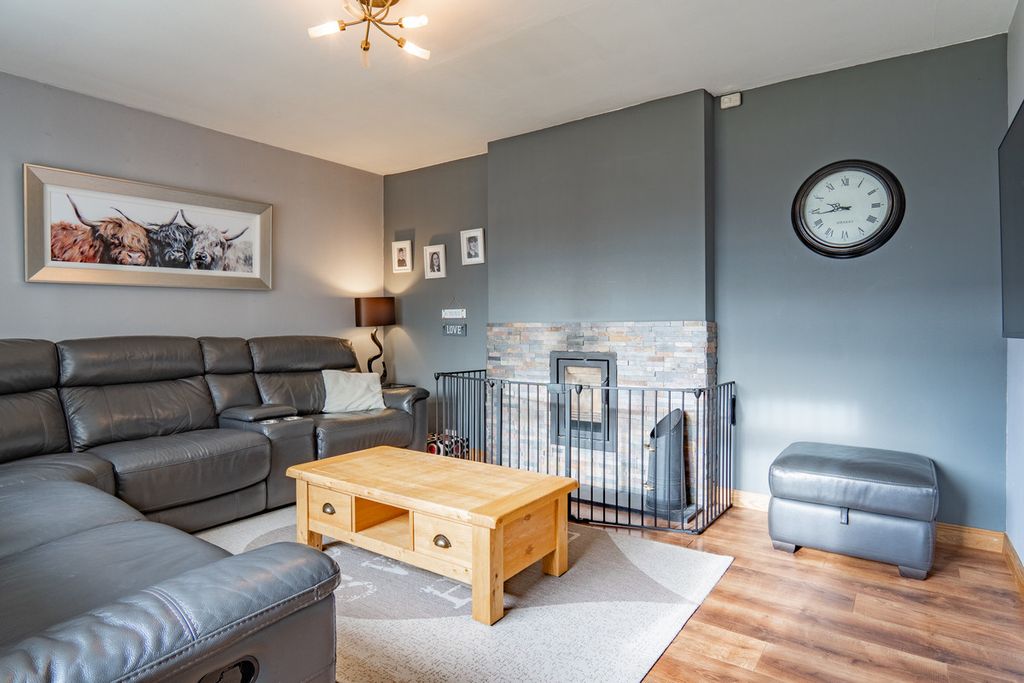 Property photo 2 of 37