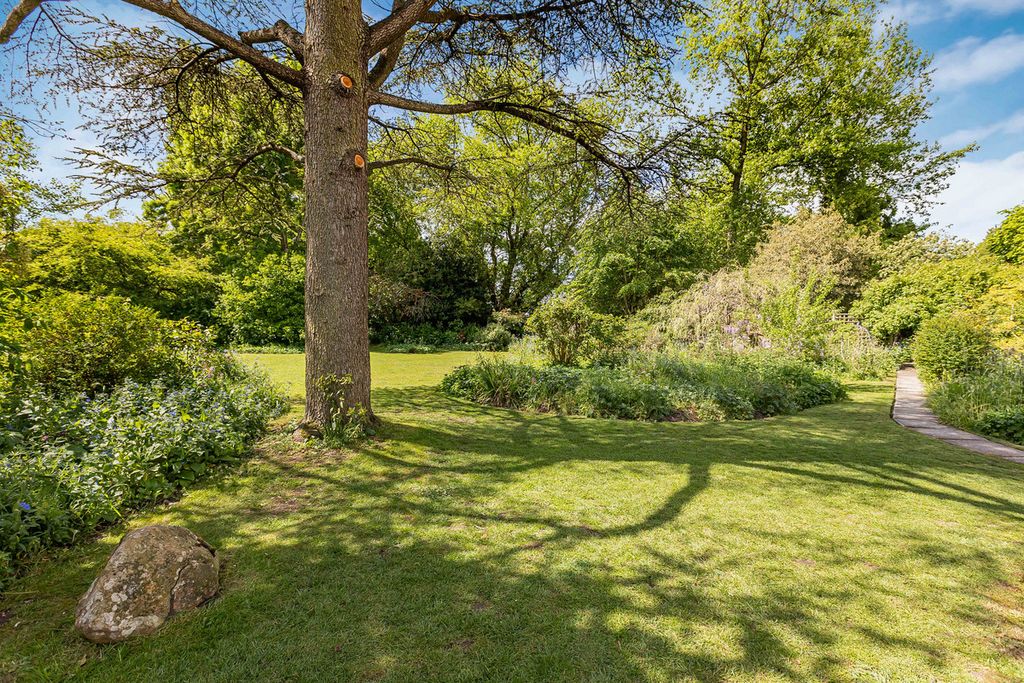 Property photo 3 of 45