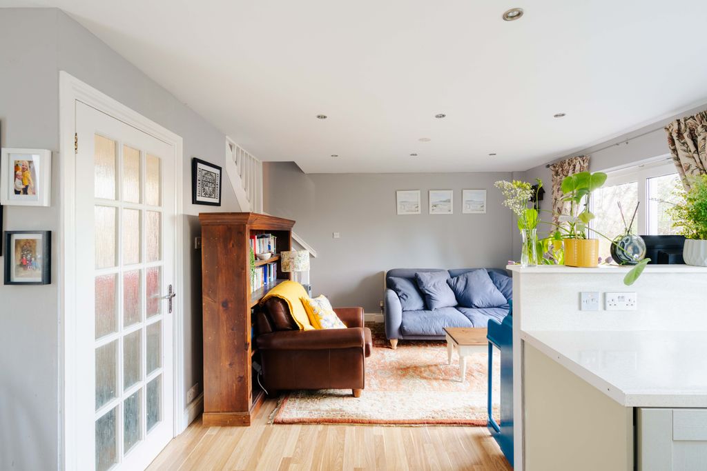 Property photo 1 of 17 4