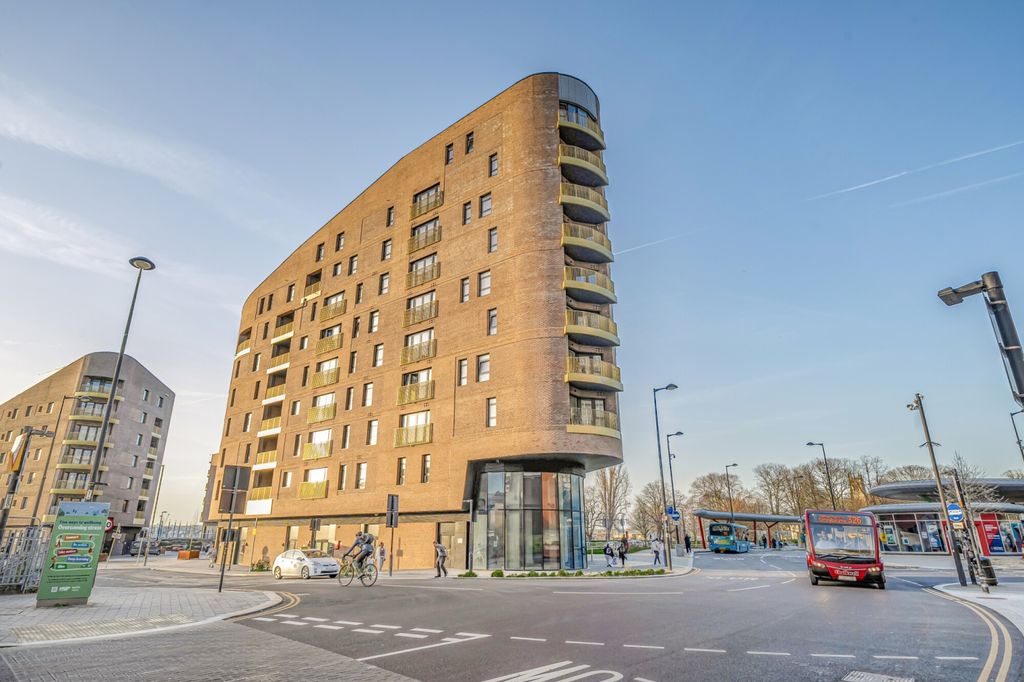 Property photo 1 of 9 -69A840Cf642E9-l-...