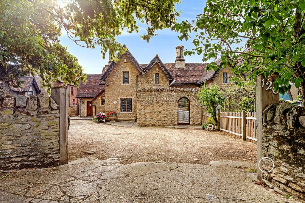 Property photo 1 of 34