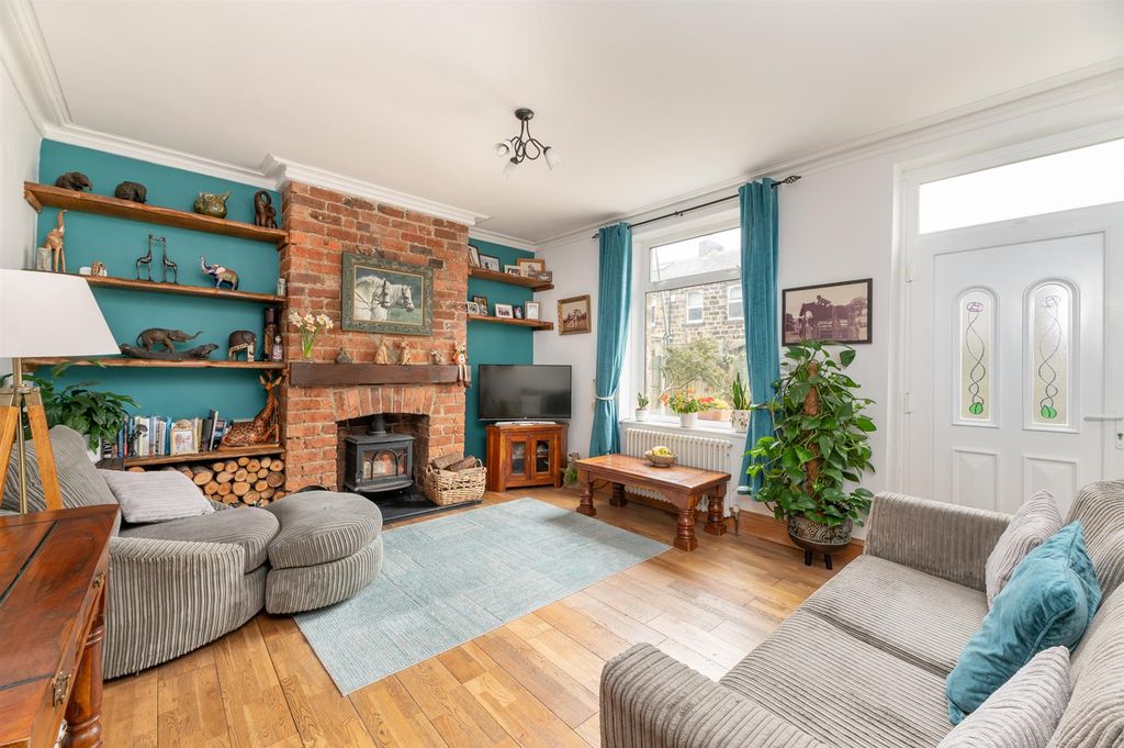 Property photo 2 of 22 Sitting Room