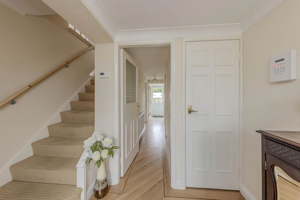 Property photo 2 of 24