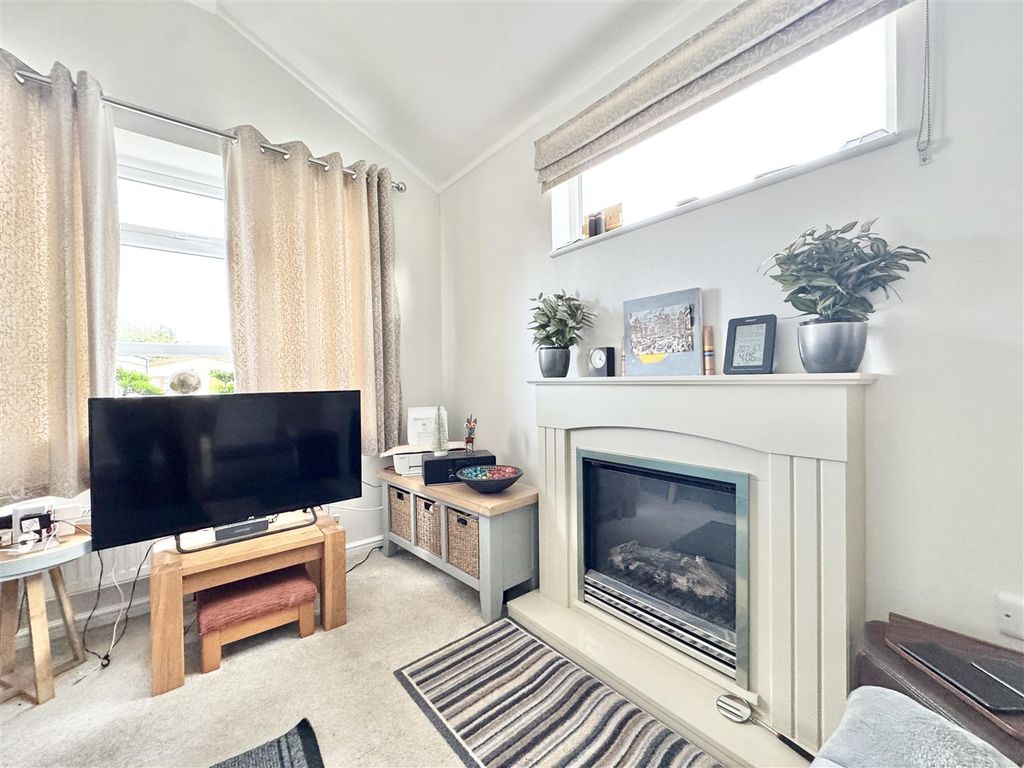 Property photo 3 of 10 Img_2476.Jpg