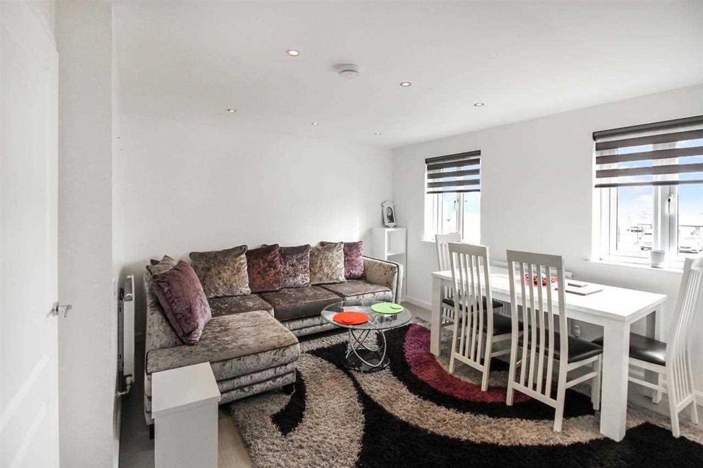 Property photo 2 of 18