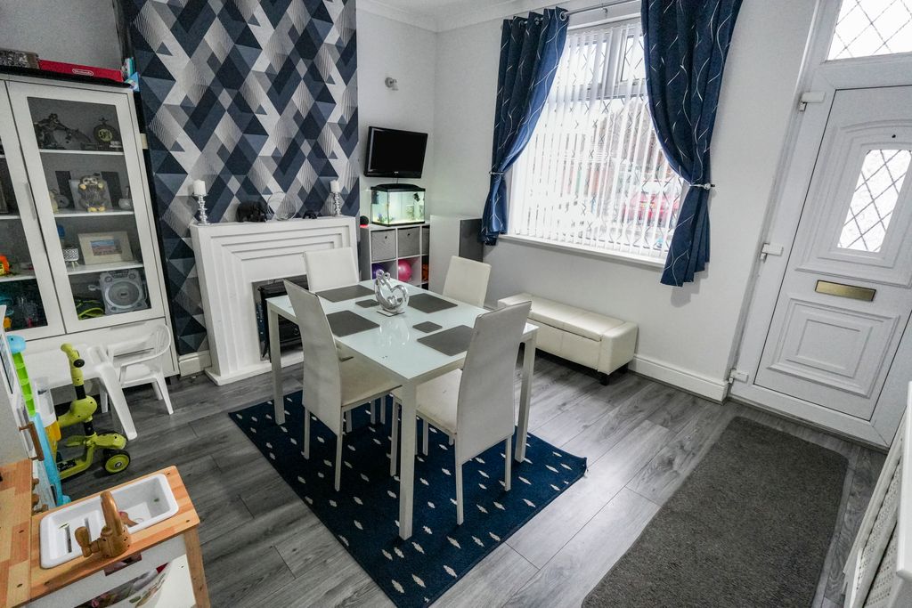 Property photo 2 of 14 Dining Room