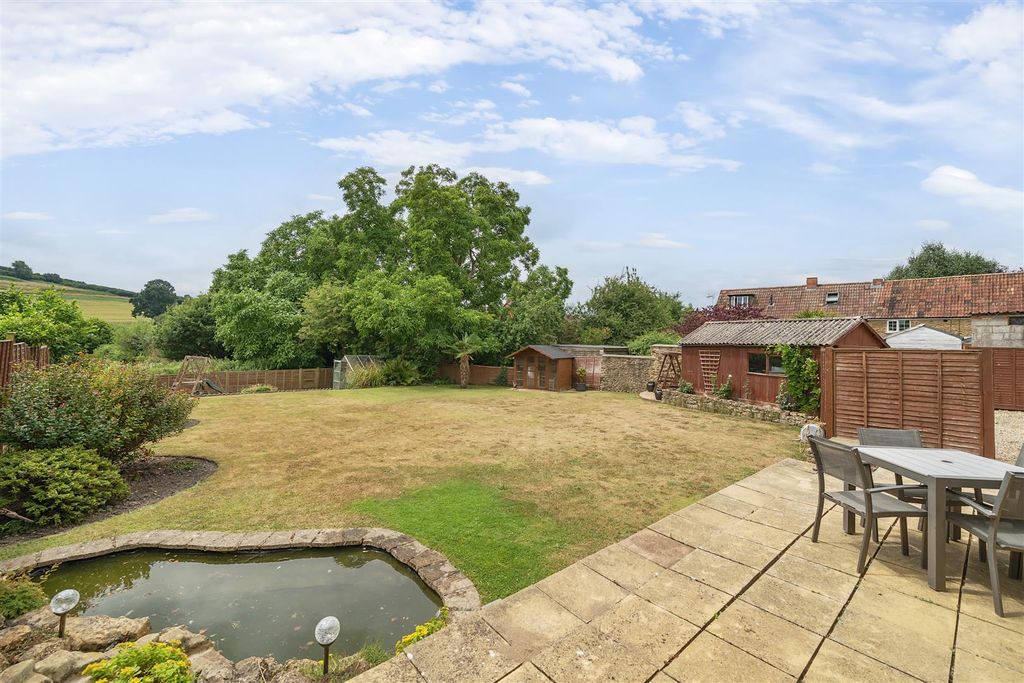 Property photo 3 of 15 Garden