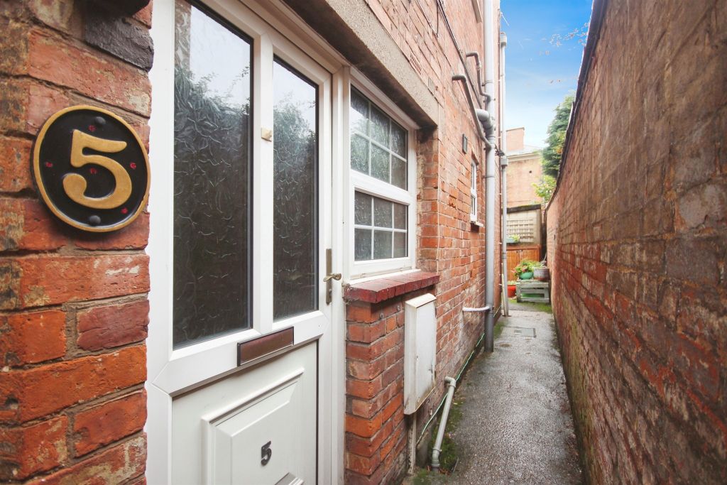 Property photo 2 of 9