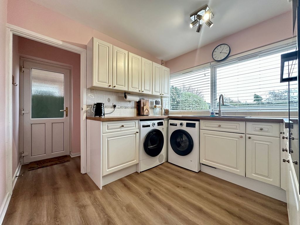 Property photo 3 of 17 Kitchen