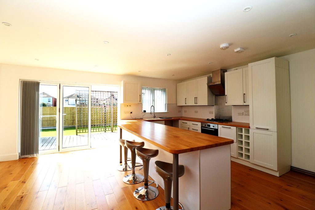 Property photo 2 of 19 5