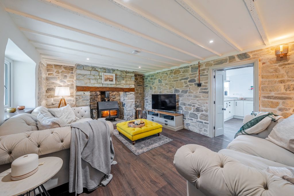 Property photo 2 of 35 Snug