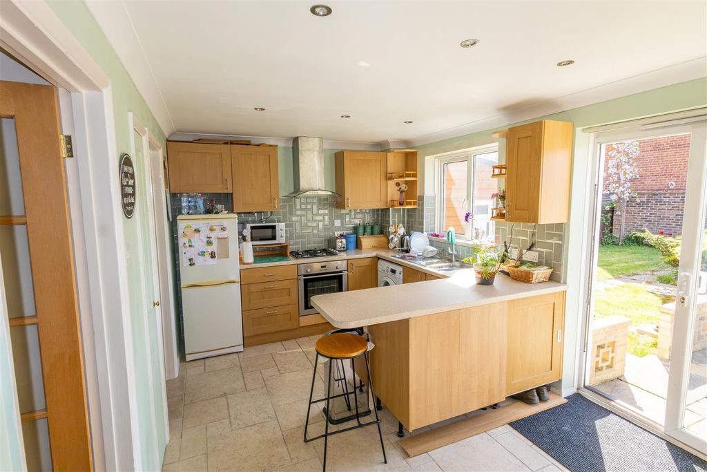 Property photo 2 of 17 Kestrel Close-14 - T.Jpeg