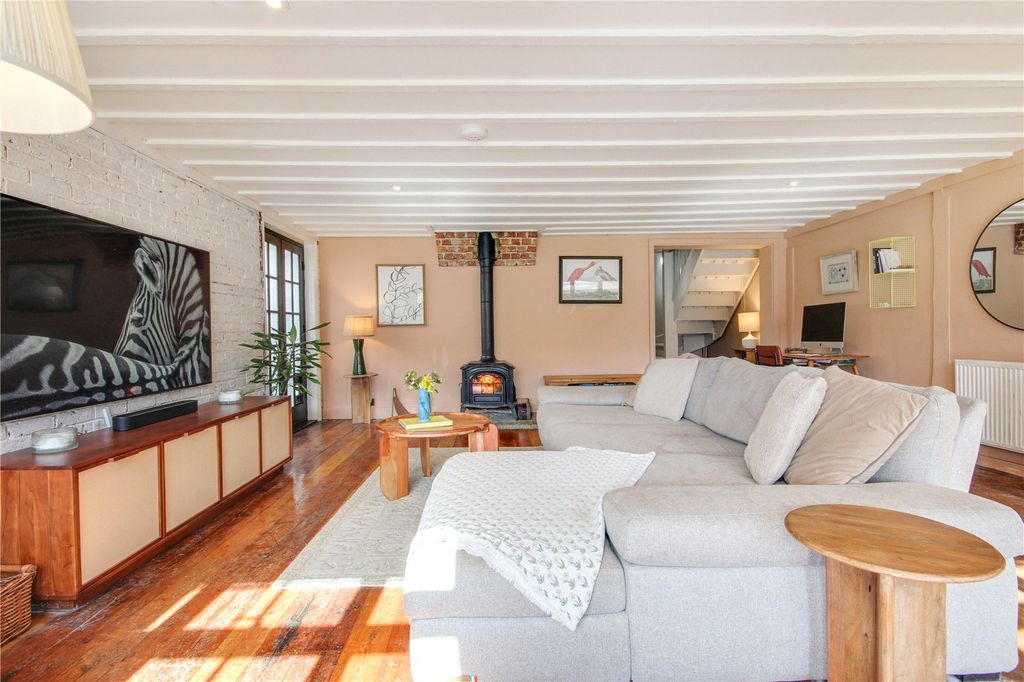 Property photo 3 of 19 Sitting Room