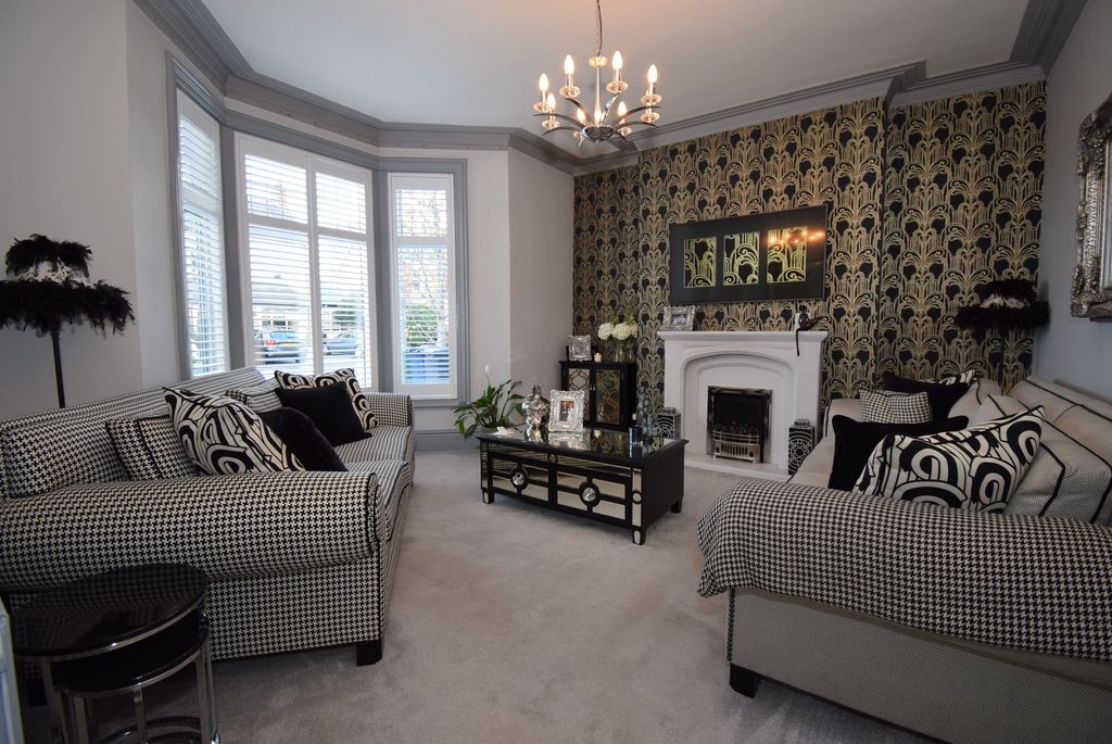 Property photo 2 of 21 Living Room