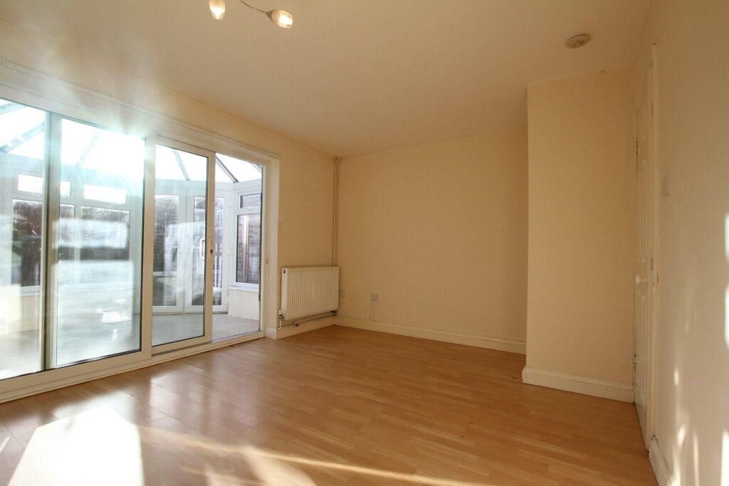 Property photo 2 of 8 4.Jpg