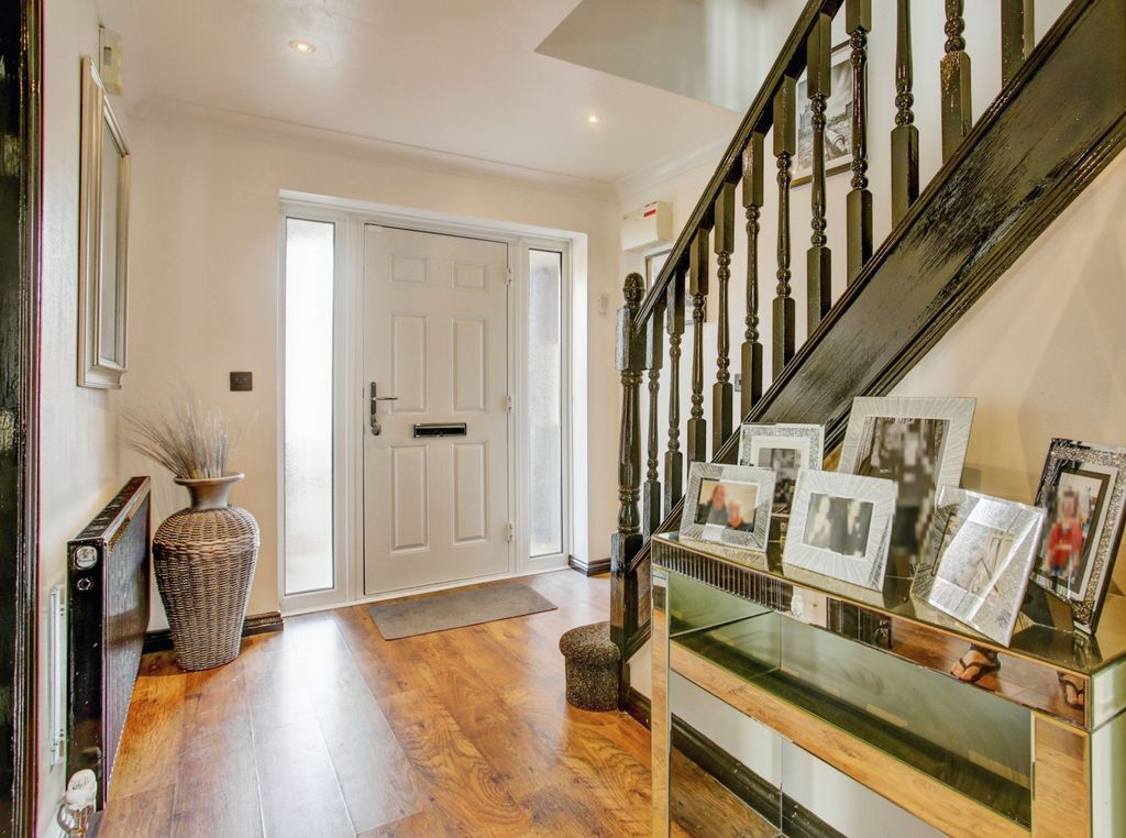 Property photo 2 of 15 Hallway