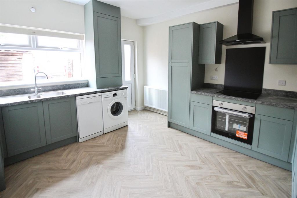 Property photo 2 of 16 Dining Kitchen