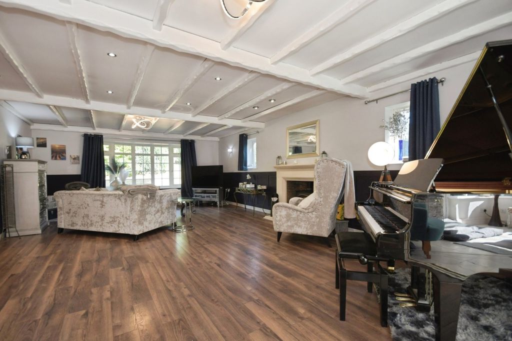 Property photo 3 of 34