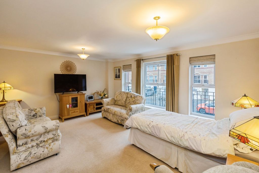 Property photo 3 of 15