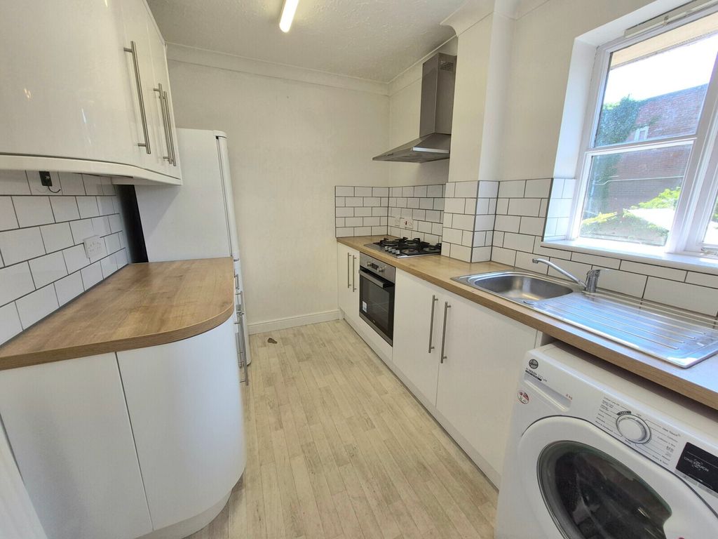 Property photo 2 of 9 Picture No. 16