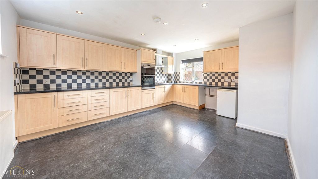 Property photo 3 of 26 Picture No. 11