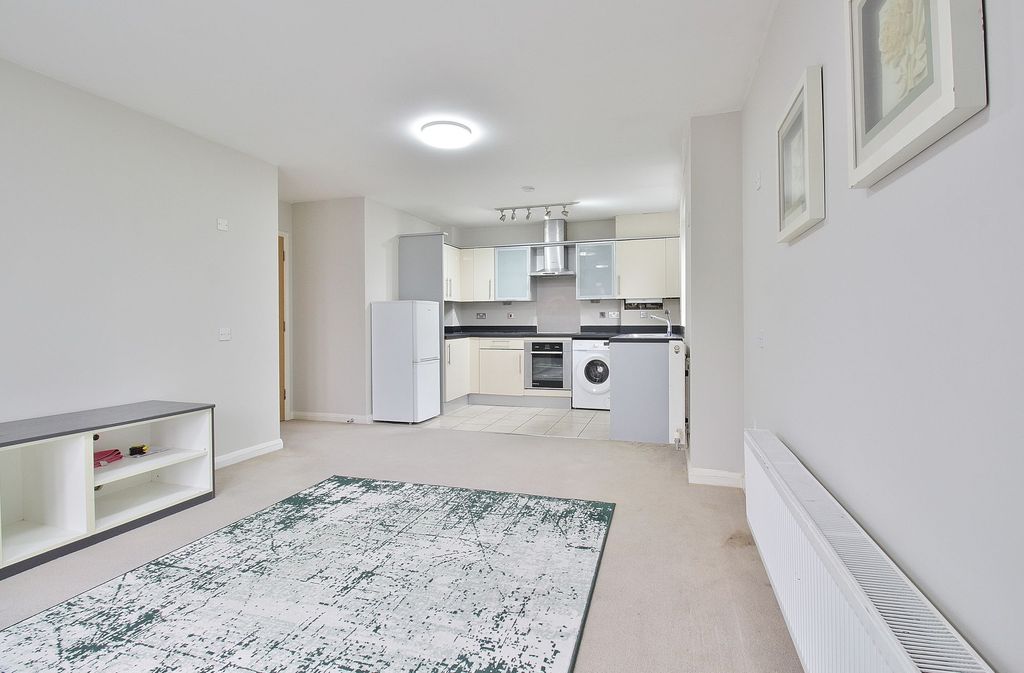 Property photo 2 of 8