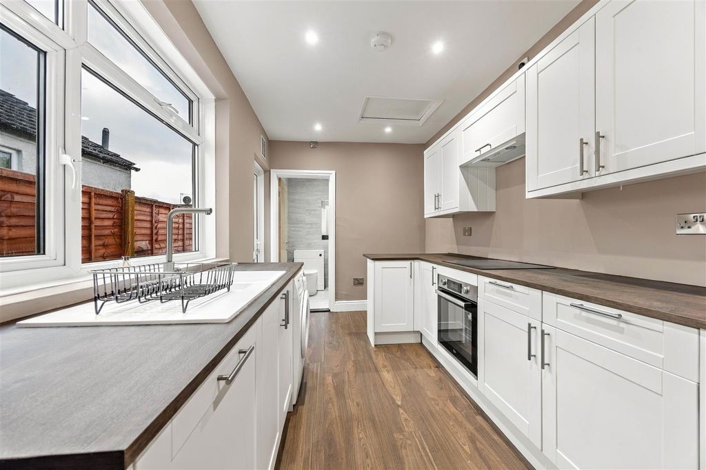 Property photo 3 of 20 Kitchen