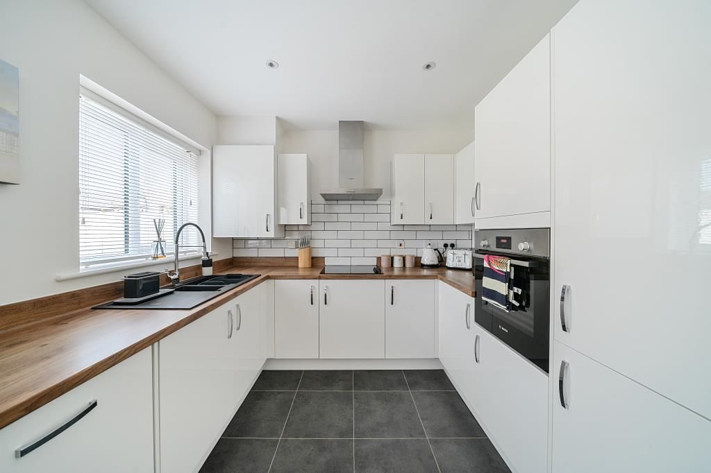 Property photo 2 of 19 Kitchen