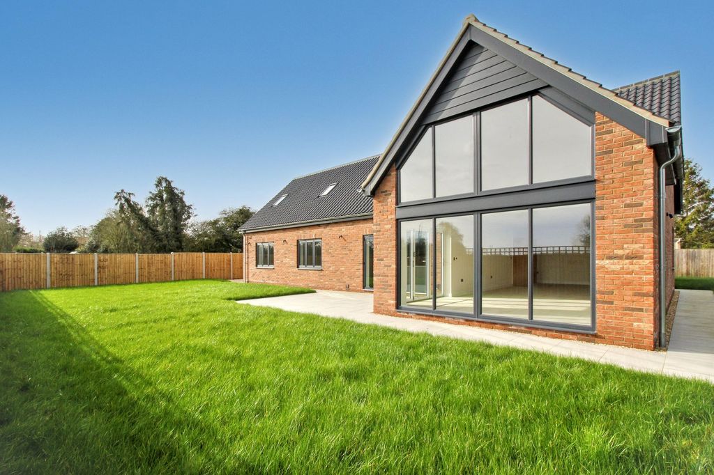 Property photo 2 of 31 Field Stone Lodge