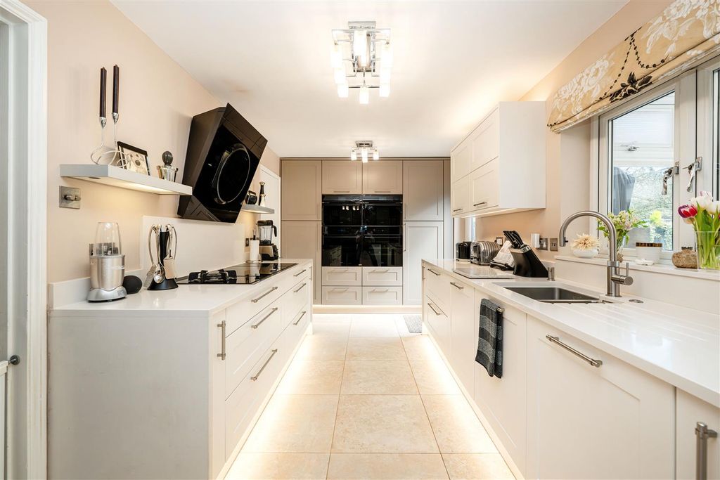 Property photo 2 of 19 Kitchen