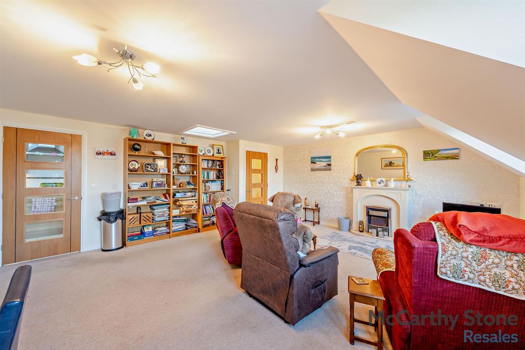 Property photo 3 of 15 Living Room