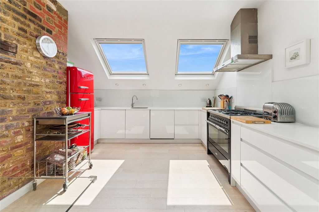 Property photo 2 of 12 Kitchen