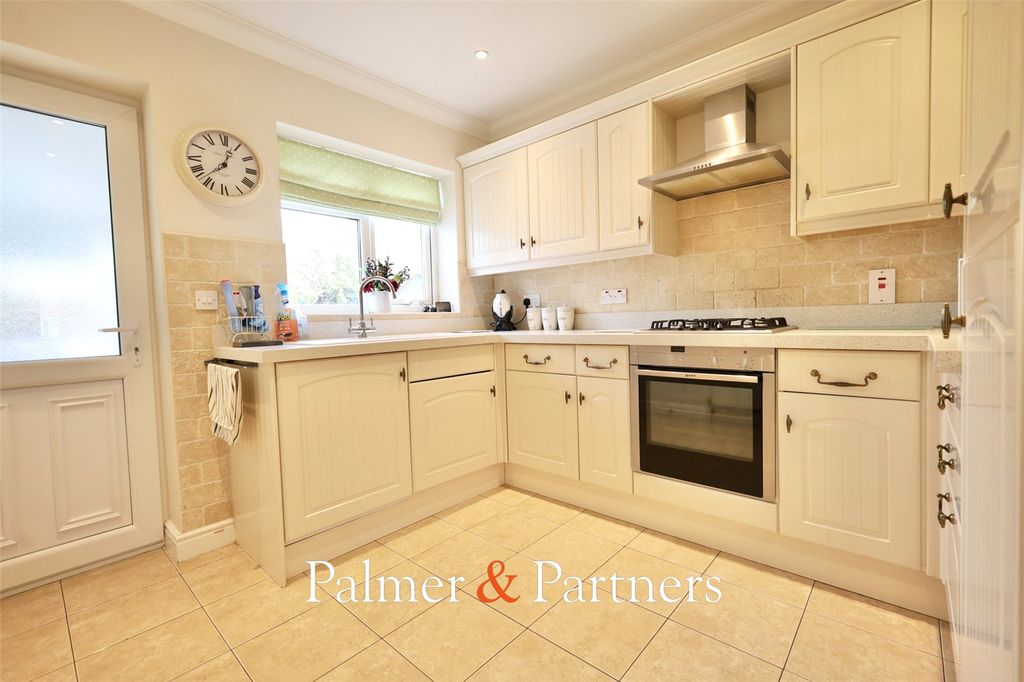 Property photo 2 of 19 Picture No. 35