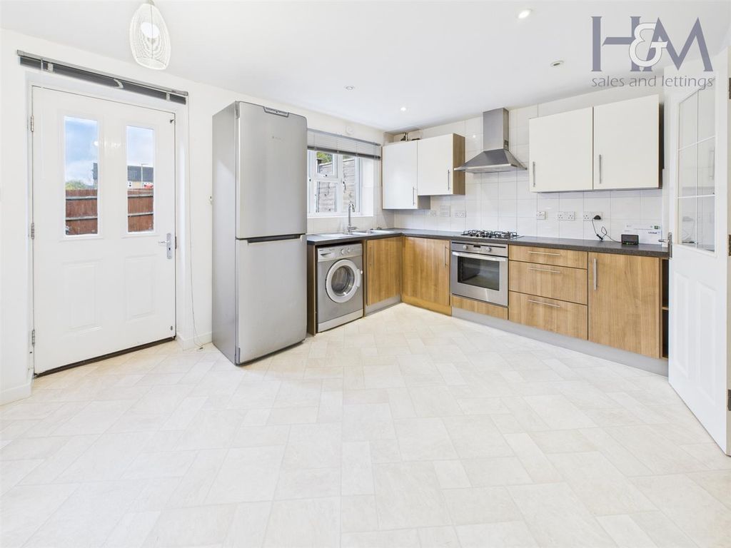 Property photo 2 of 23 Cam05648G0-Pr0011-Still007.Jpg