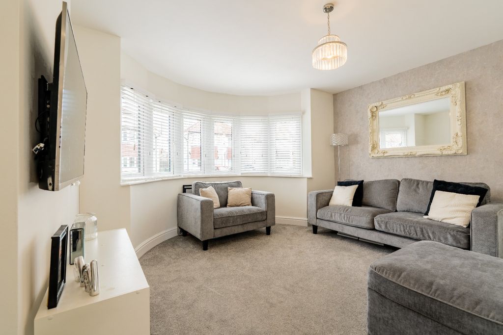 Property photo 2 of 15 3947482