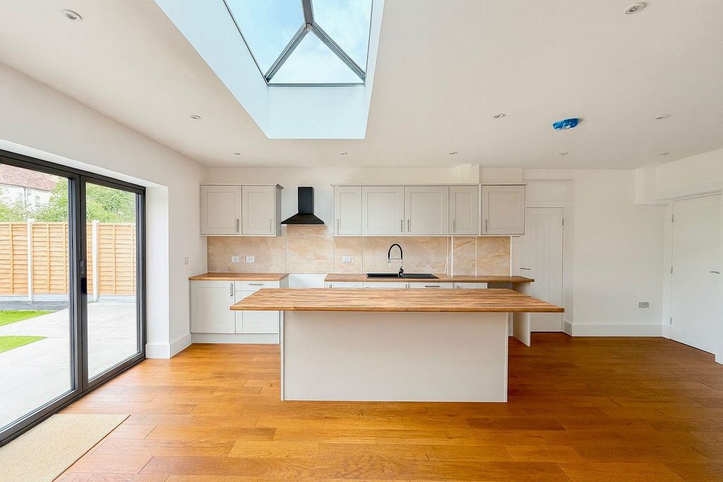 Property photo 1 of 21 Kitchen